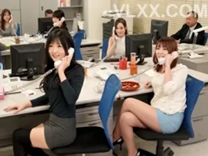 Bắt gặp nhân viên thủ dâm trong giờ làm việc